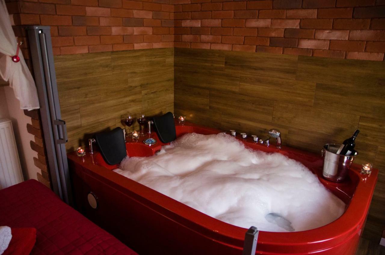 Jacuzzi Apartment Red Kraków Exteriör bild